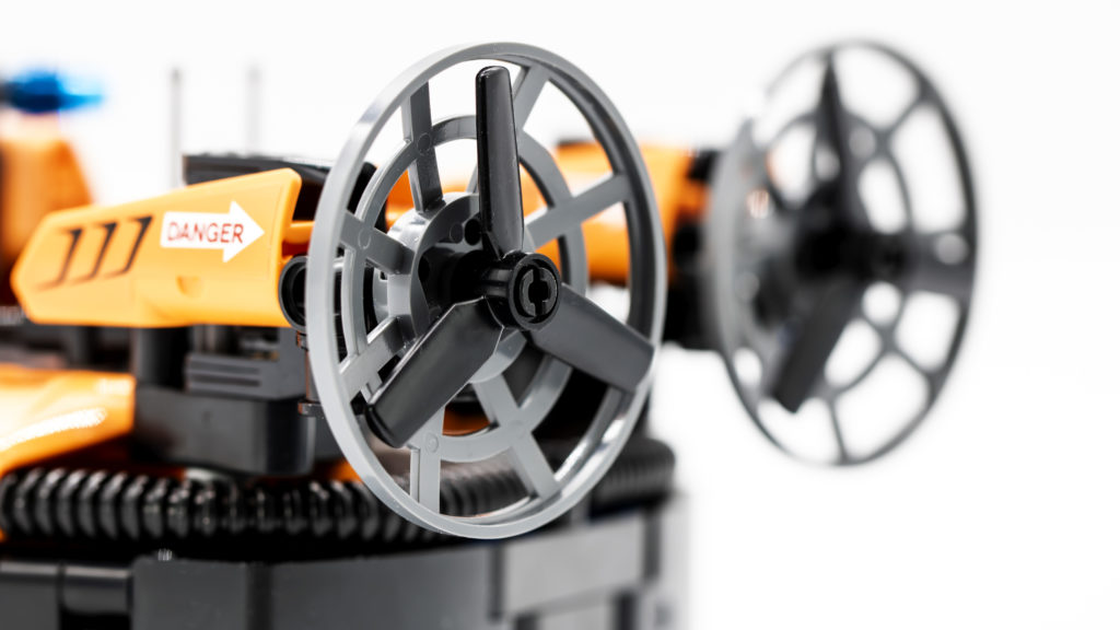 LEGO Technic 42120 Rescue Hovercraft 8