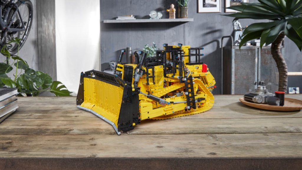 LEGO Technic 42131 CAT D11T Bulldozer featured 1024x576