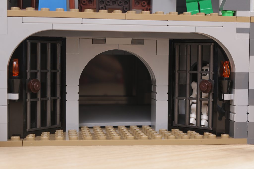 LEGO ICONS 10305 Lion Knights Castle review 28 1024x683