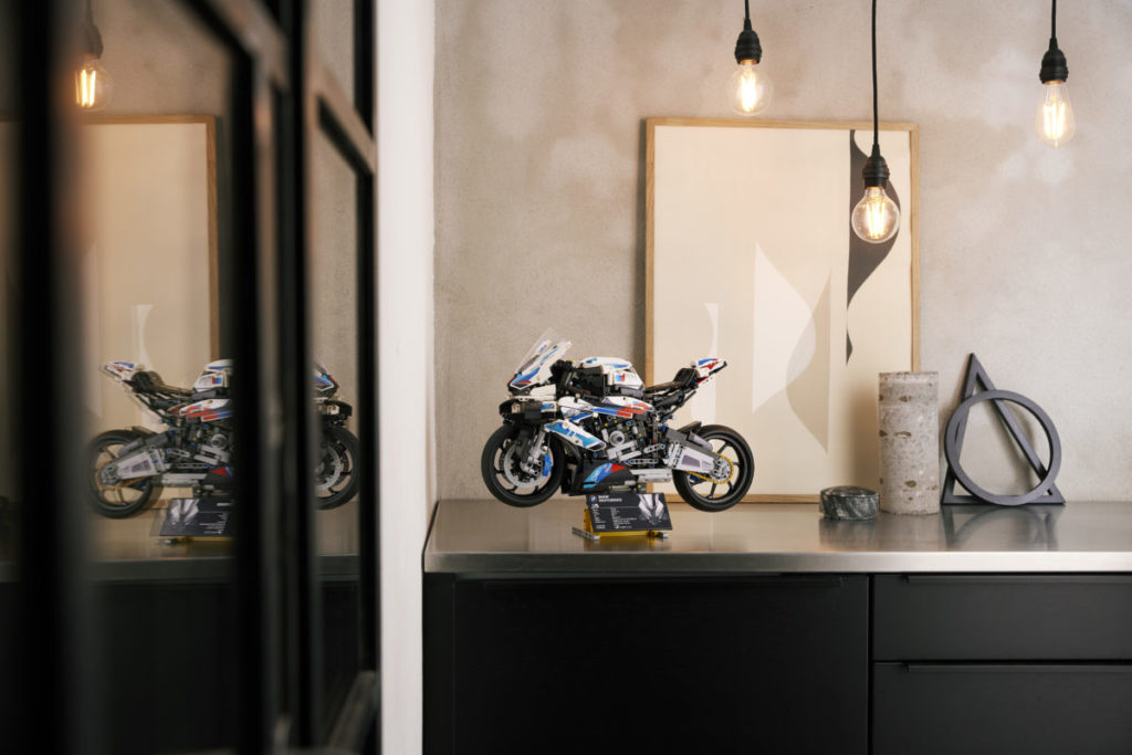LEGO Technic 42130 BMW M 1000 RR 19 1024x683