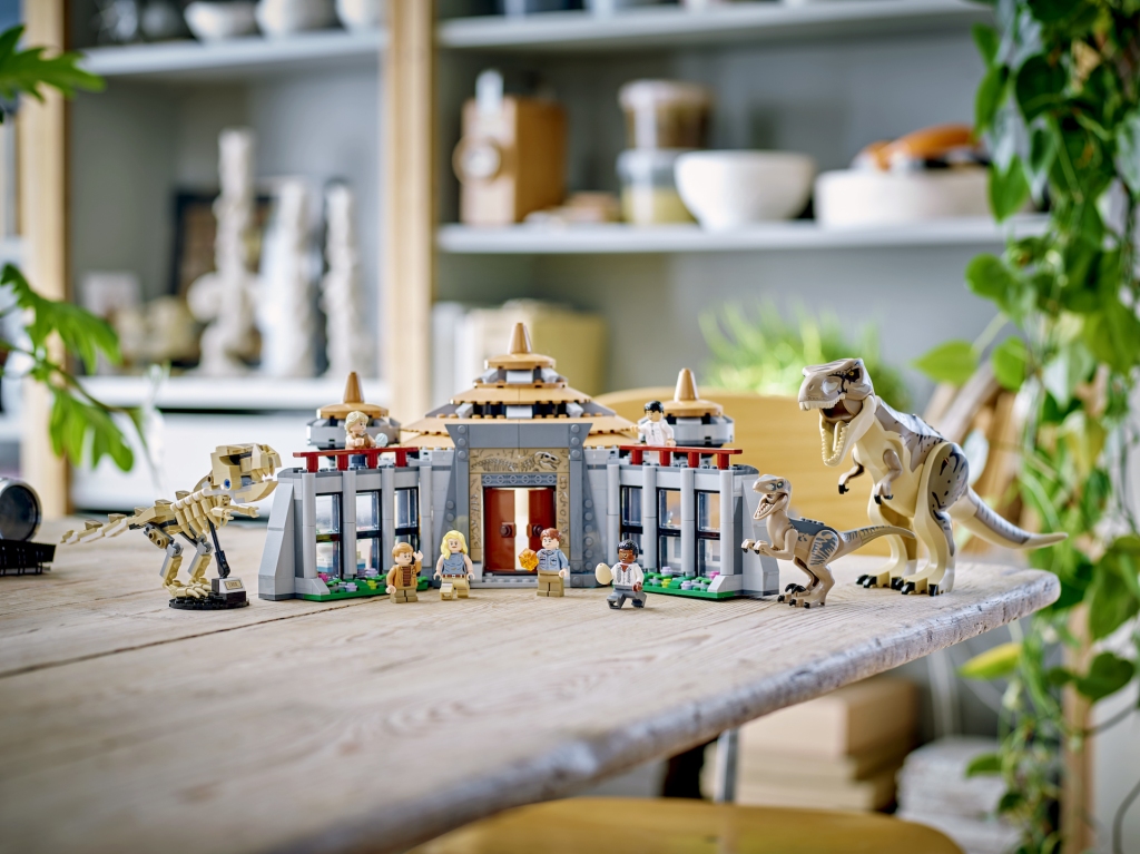 LEGO Jurassic Park 75961 Visitor Center T. rex Raptor Attack 6 1024x767