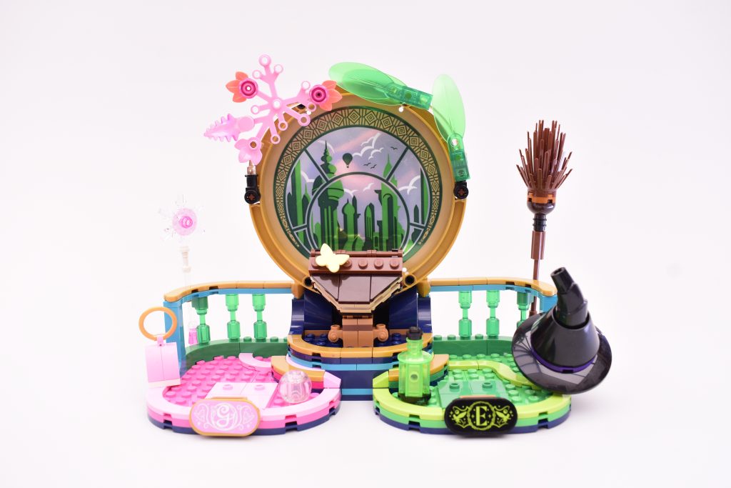 LEGO Wicked 75682 Elphaba Glinda Figures review 08 1024x683