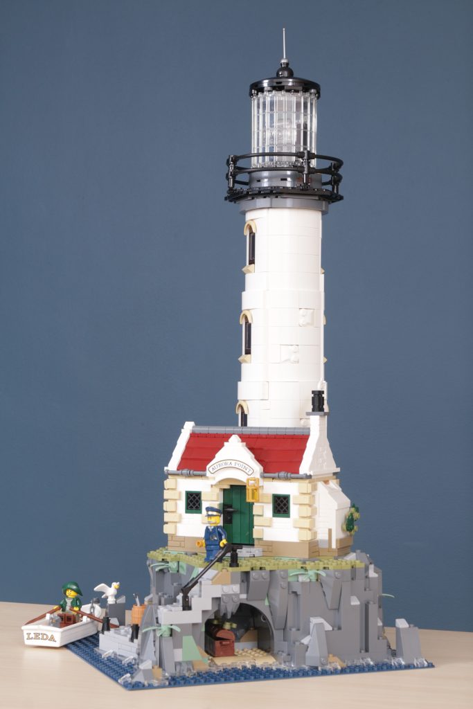 LEGO Ideas 21335 Motorised Lighthouse review 3 683x1024