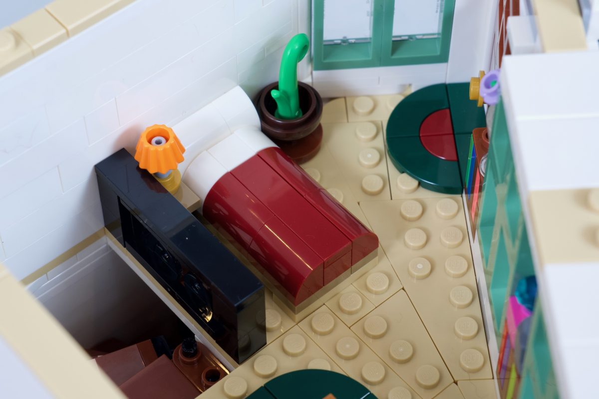 LEGO Icons 11371 Shopping Street review 31 1200x800