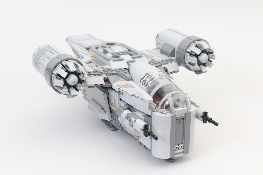 LEGO Star Wars 75292 The Mandalorian Bounty Hunter Transport The Razor Crest review 22