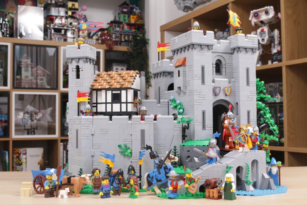 LEGO ICONS 10305 Lion Knights Castle review 1 1024x683