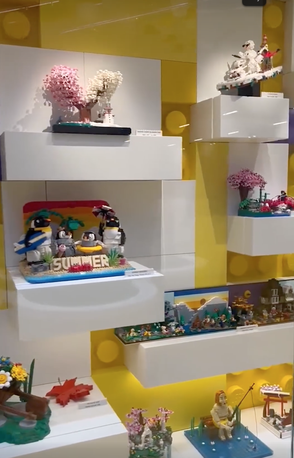 LEGO House Ideas display model 5
