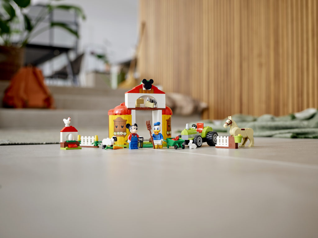 LEGO Disney 10775 Mickey Mouse Donald Ducks Farm 4