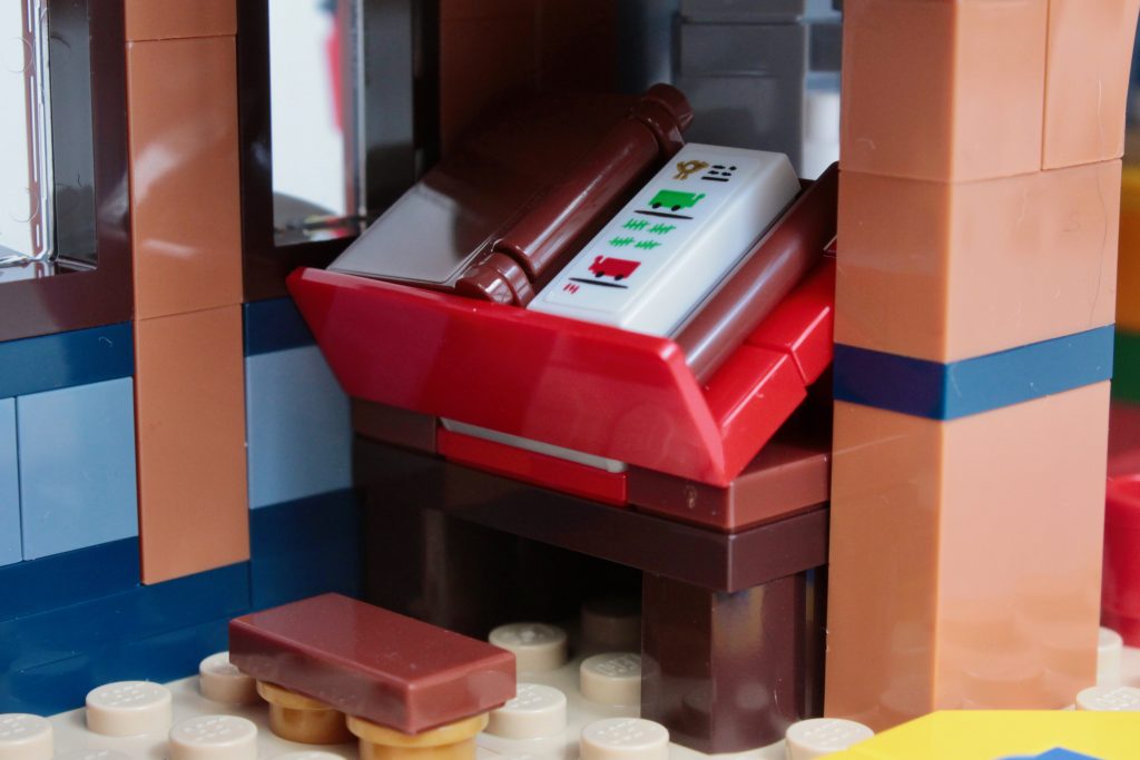LEGO Winter Village 10339 Santas Post Office review 19 1024x683