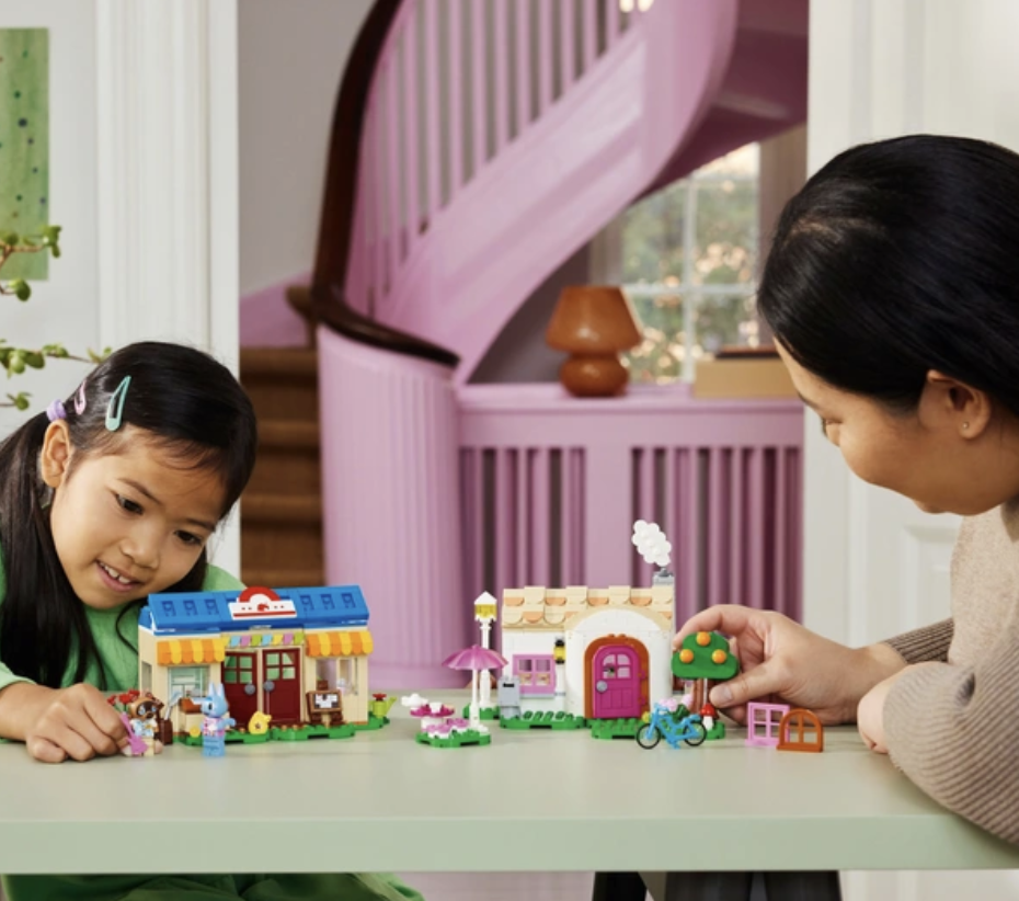 LEGO Animal Crossing 77050 Nooks Cranny Rosies House Lifestyle 2