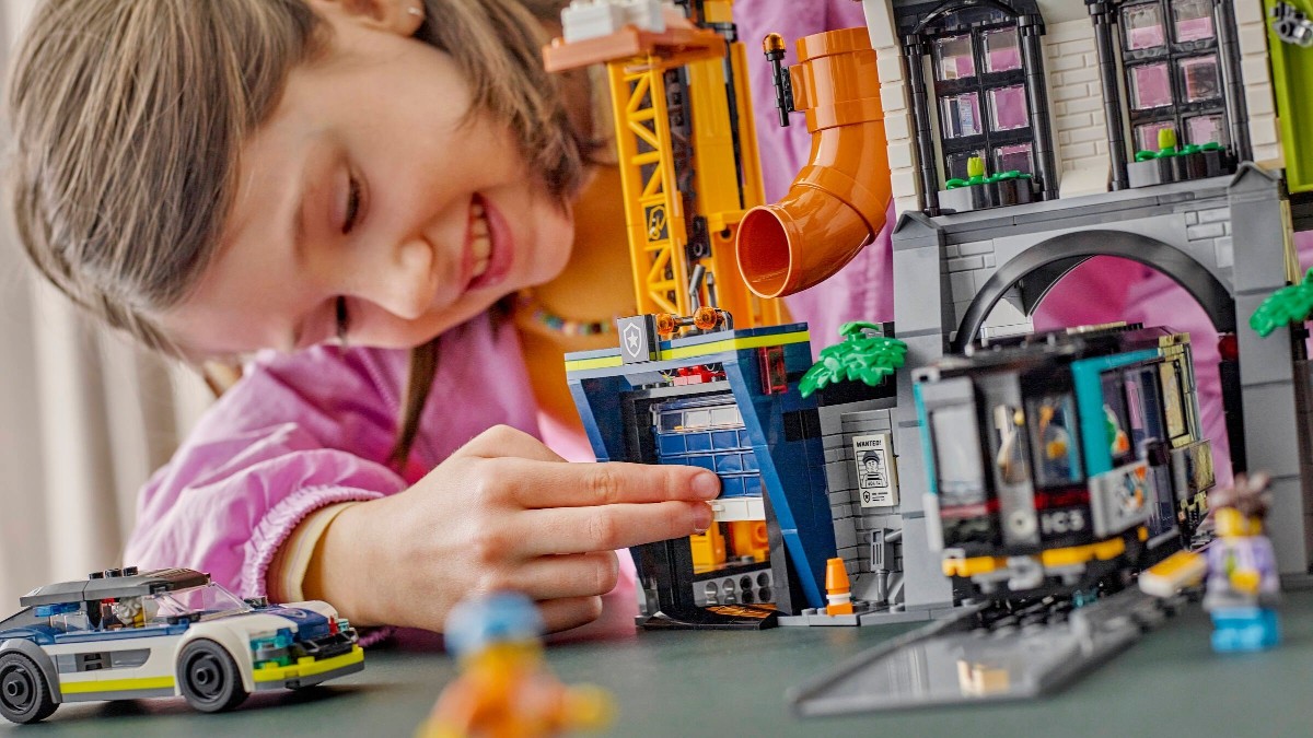 The biggest LEGO City sets ever made – May 2025 