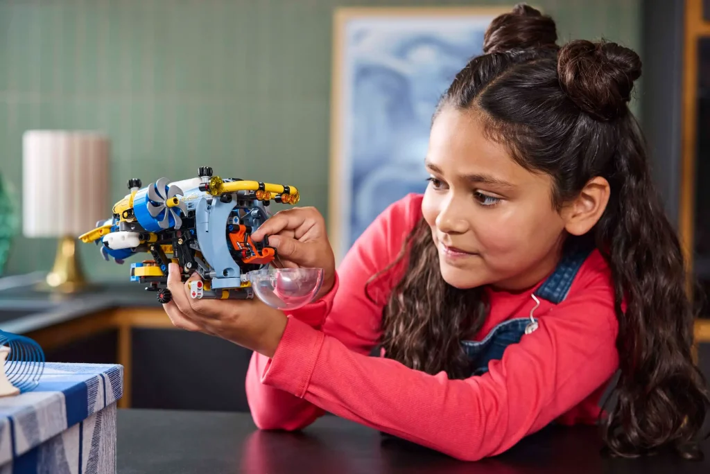 LEGO Technic 42201 Deep Sea Research Submarine 11 1024x684