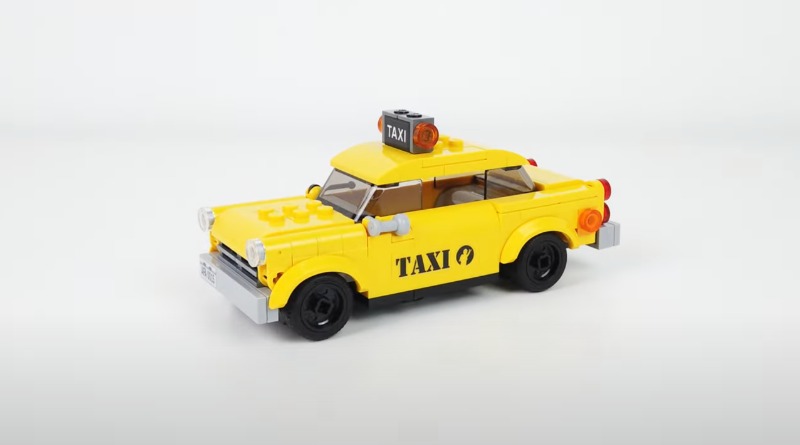 Close up look at 76178 Daily Bugle's LEGO taxi