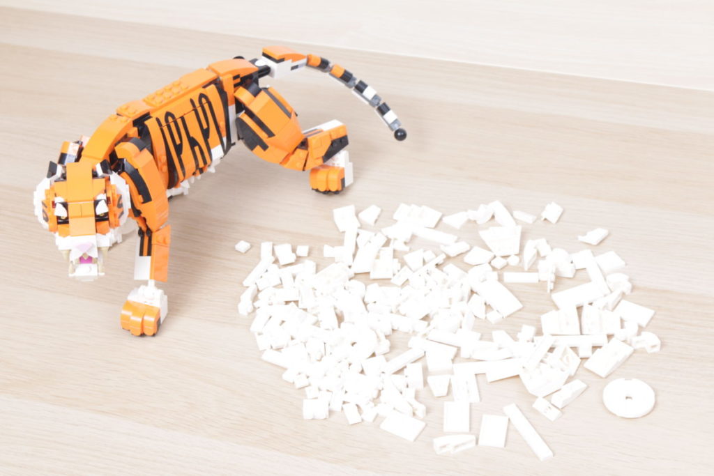 How to recolour LEGO Creator 3 in 1 31129 Majestic Tiger white 3 1024x683