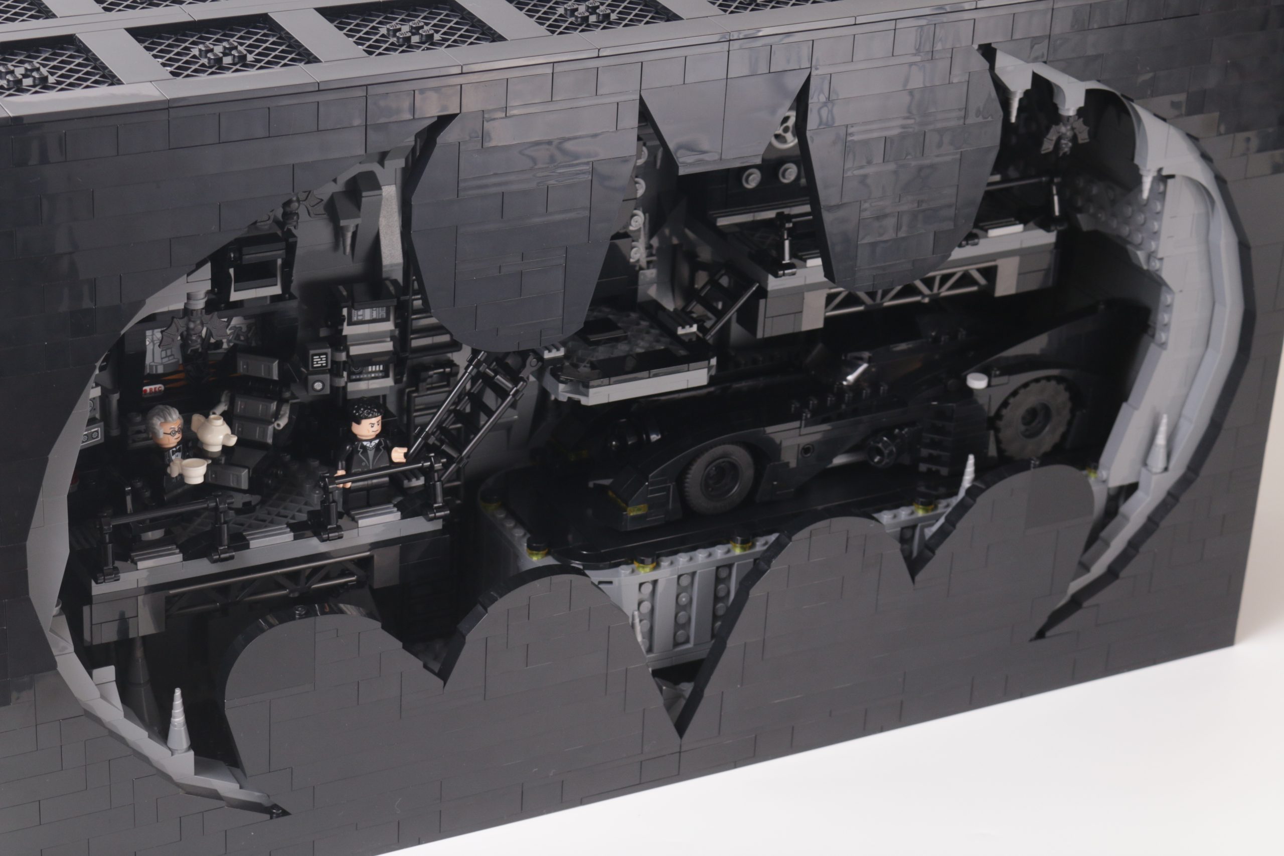 LEGO Batman 76252 Batcave – Shadow Box review 82 scaled