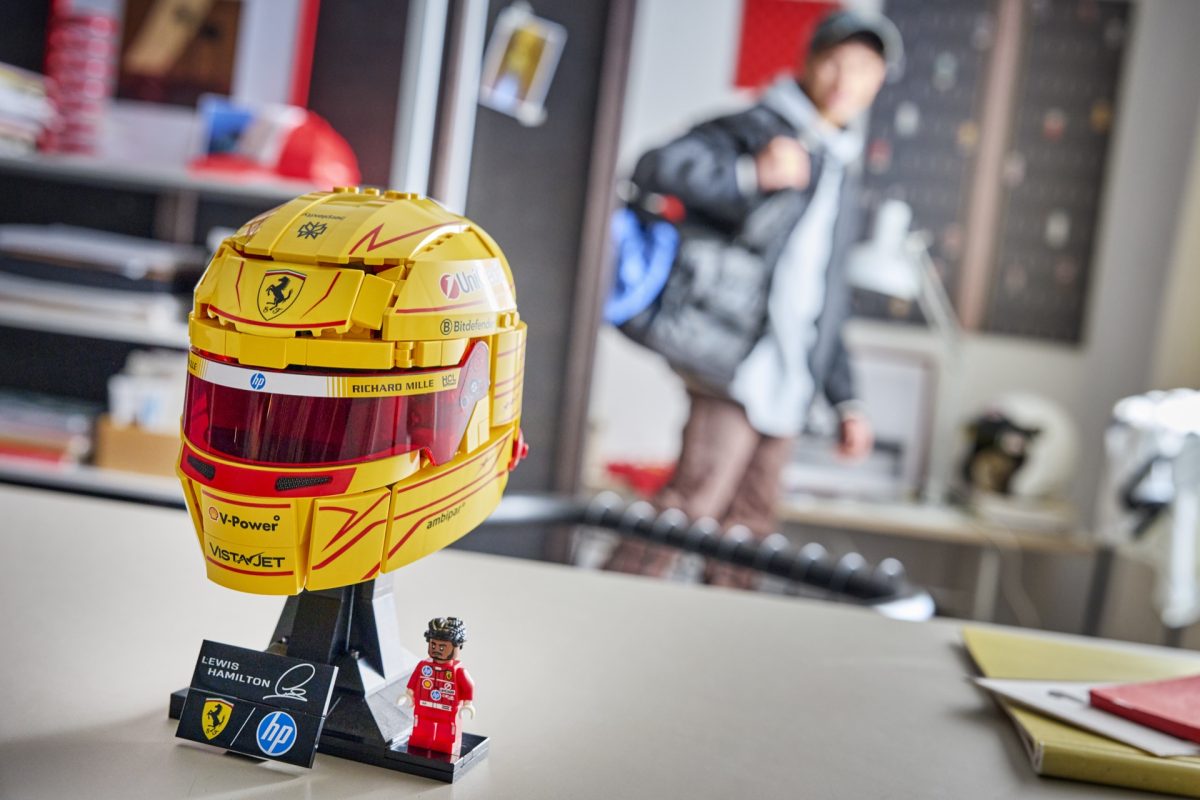 LEGO Editions 43022 Scuderia Ferrari HP Lewis Hamilton Helmet 7 1200x800