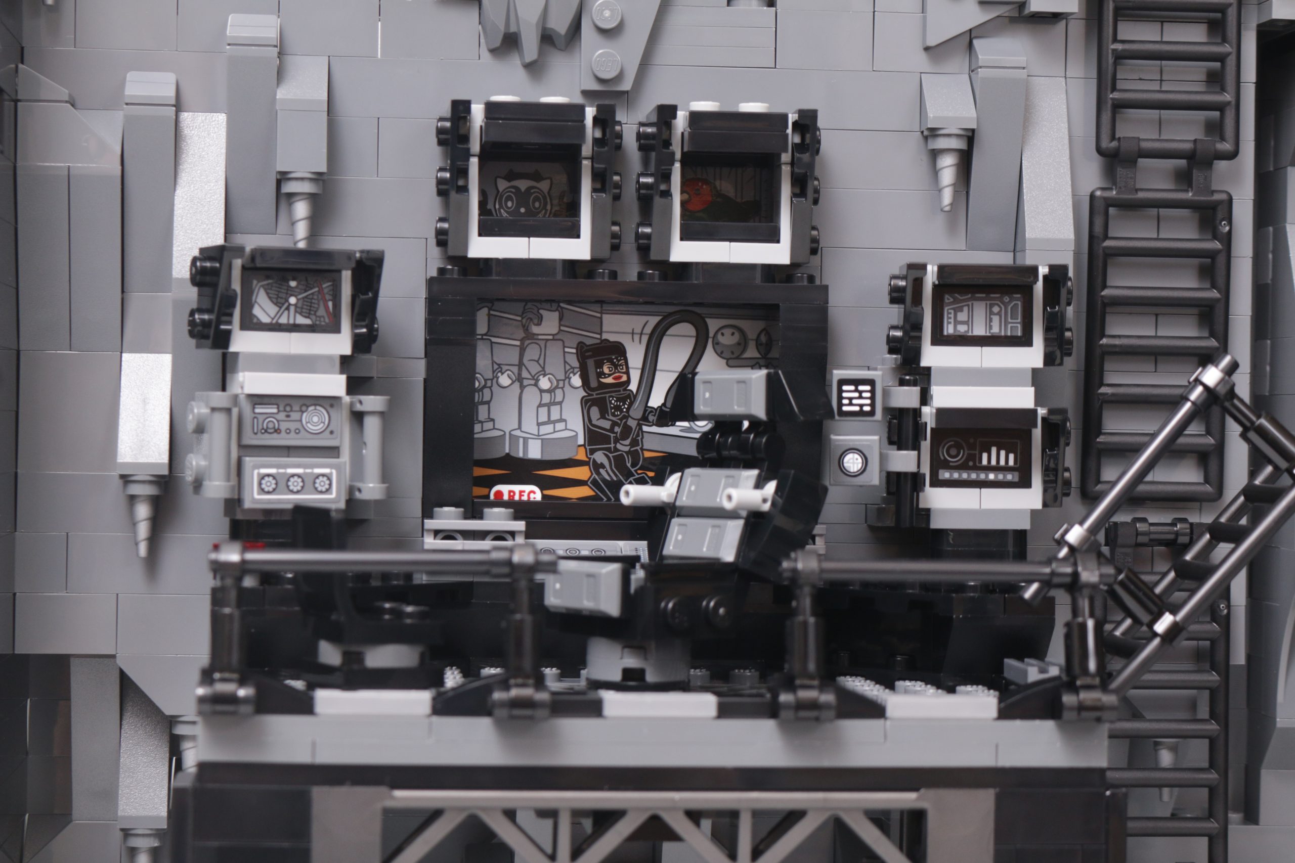 LEGO Batman 76252 Batcave – Shadow Box review 40 scaled