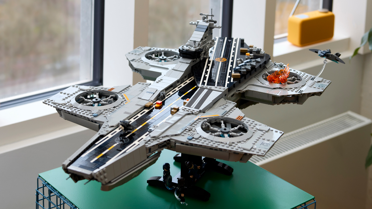 LEGO Marvel 76354 S.H.I.E.L.D. Helicarrier officially revealed