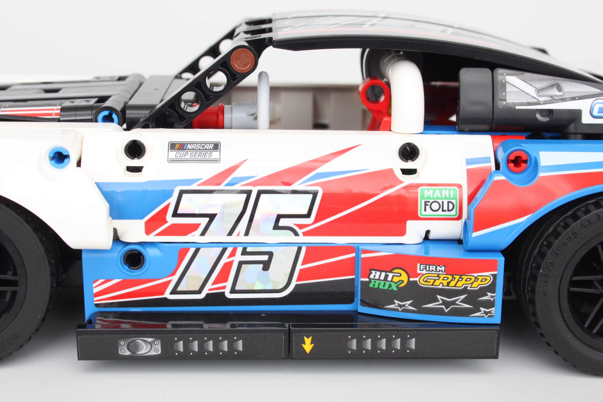 LEGO Technic 42153 NASCAR Next Gen Chevrolet Camaro ZL1 3 scaled