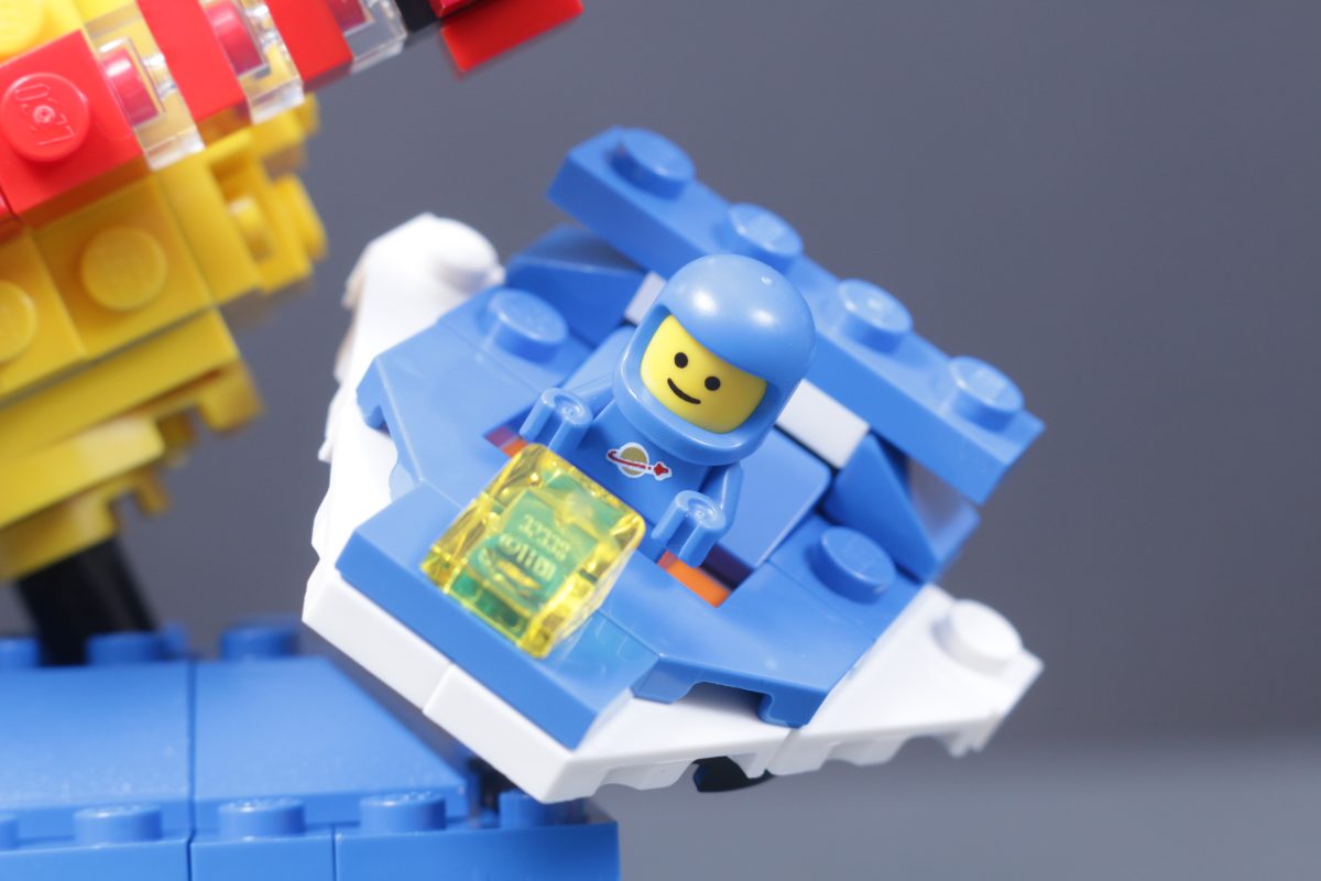 LEGO Insiders Reward 6607198 Retro Space Explorer review 7 1200x800