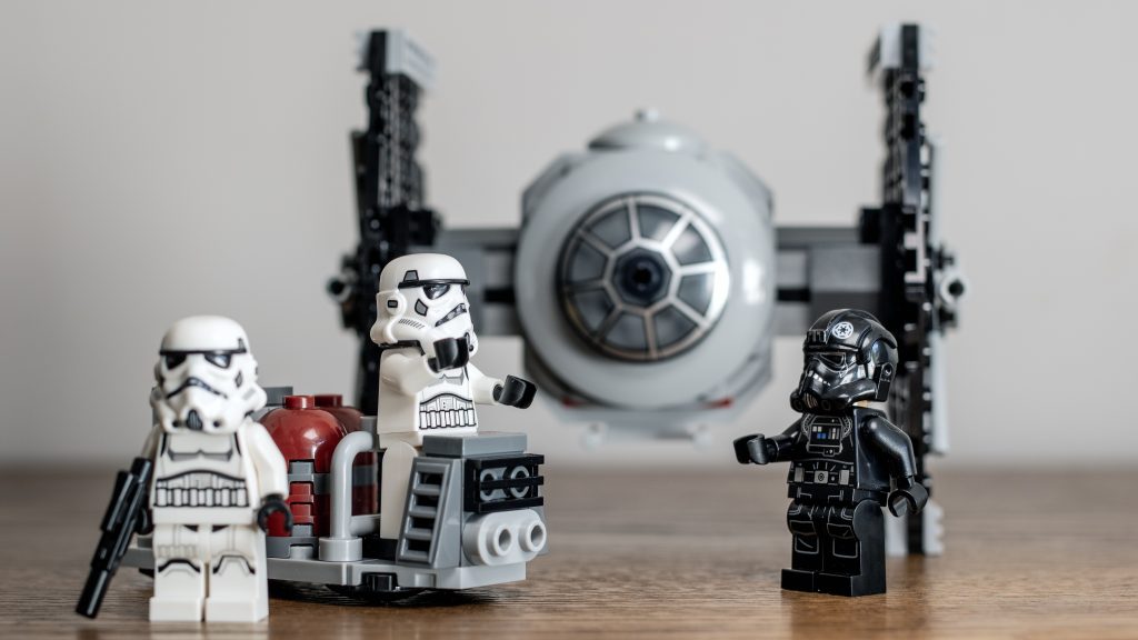LEGO Star Wars 40771 TIE Fighter with Imperial Hanger Rack 13 1024x576