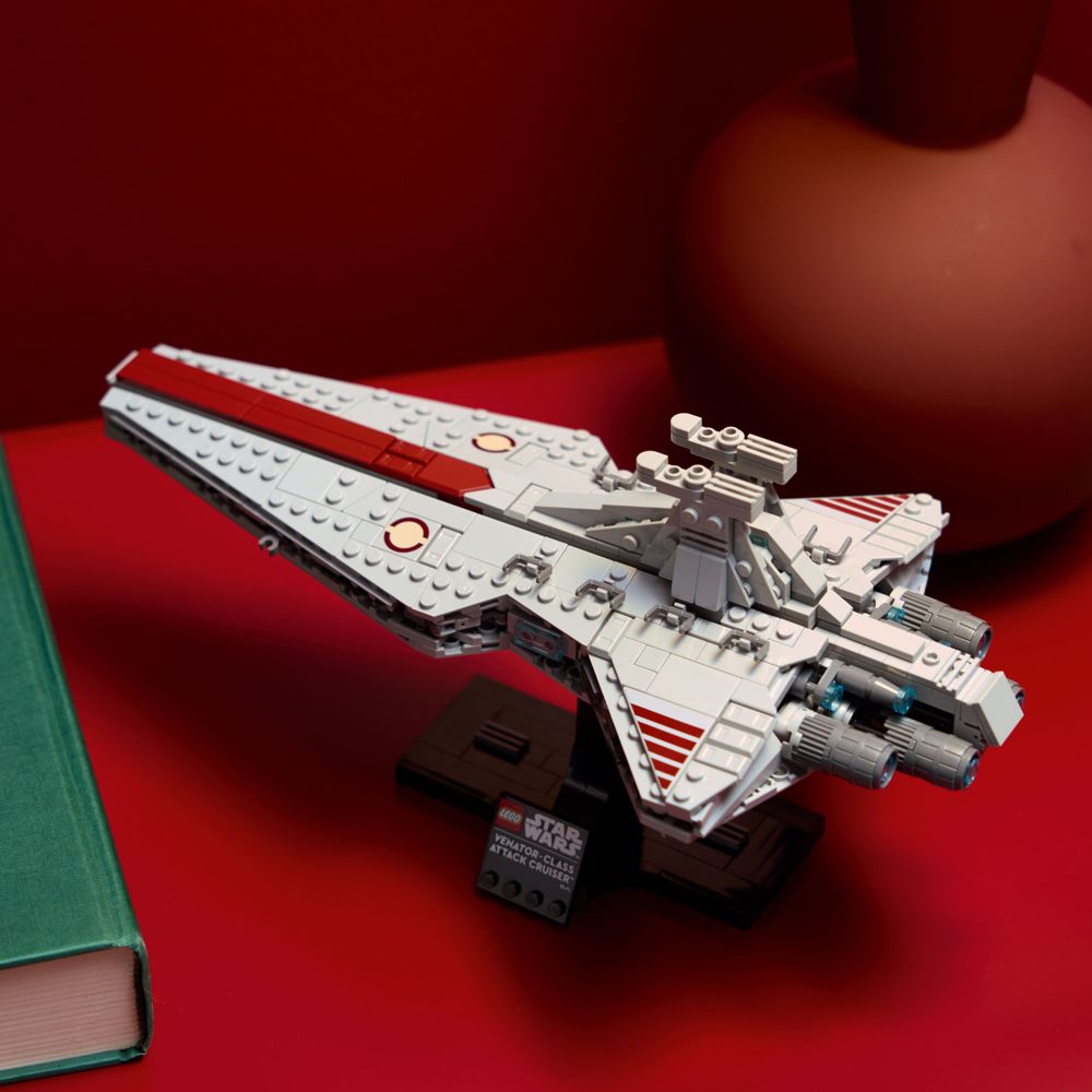 LEGO Star Wars 75441 Venator Class Attack Cruiser 7