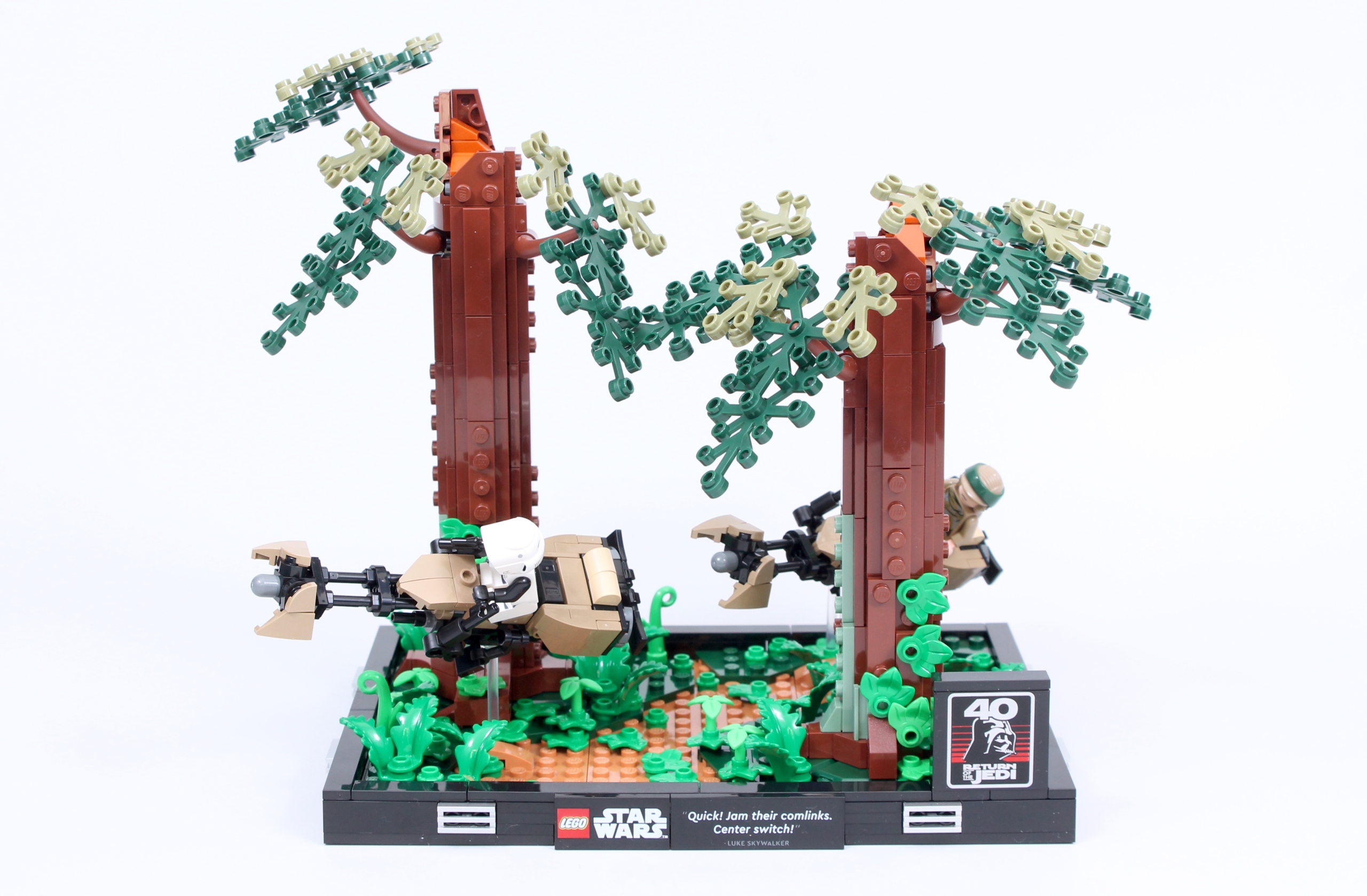 LEGO Star Wars 75353 Endor Speeder Chase Diorama review 1 scaled