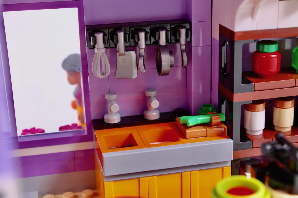 LEGO Friends 41747 Heartlake City Community Kitchen review 10 1024x683