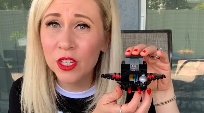 Ashley "Ahsoka" Eckstein customises LEGO Star Wars R2-D2