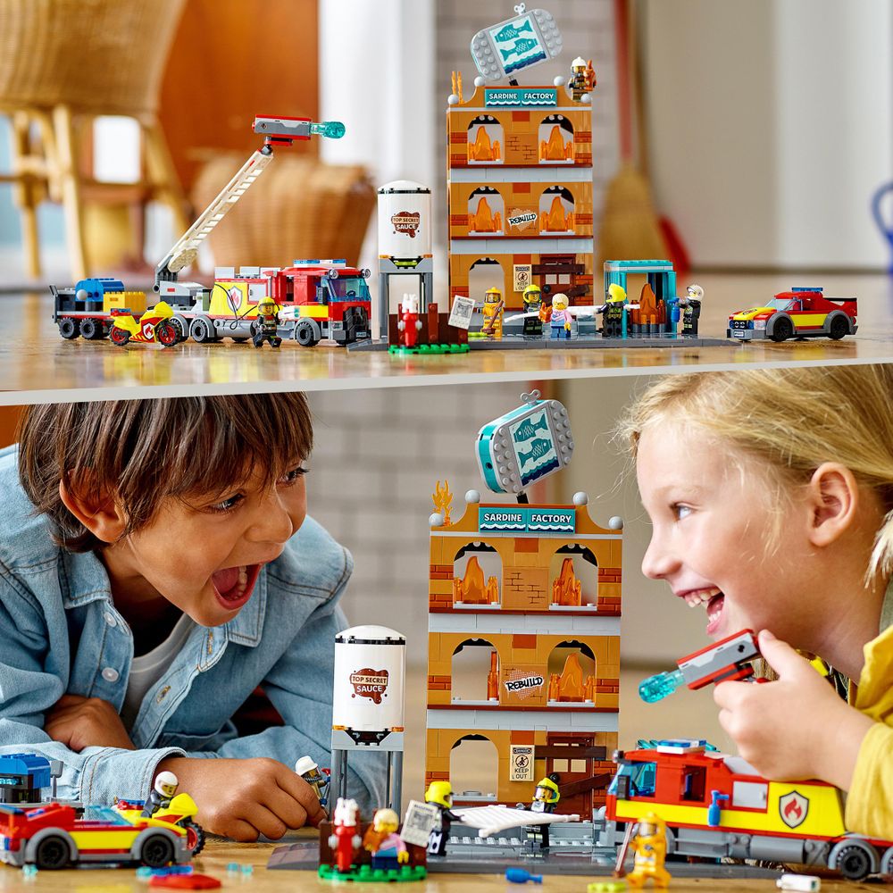 LEGO CITY 60321 Fire Brigade Operation 4