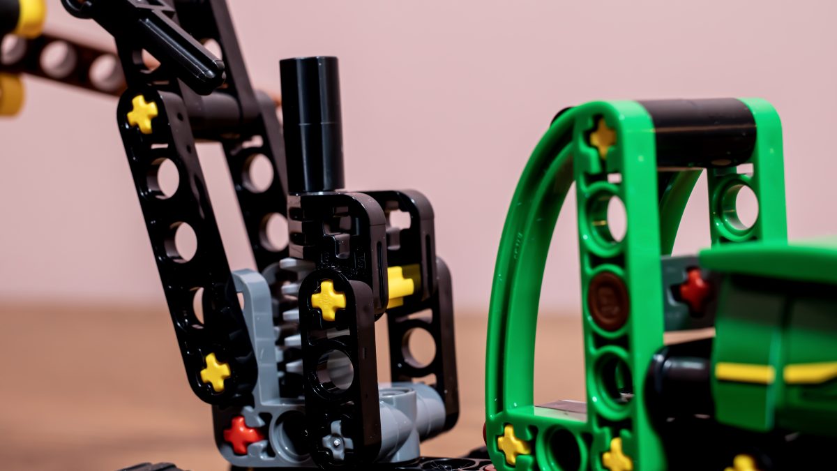 LEGO Technic 42218 John Deere 1470H Wheeled Harvester 5 1200x675