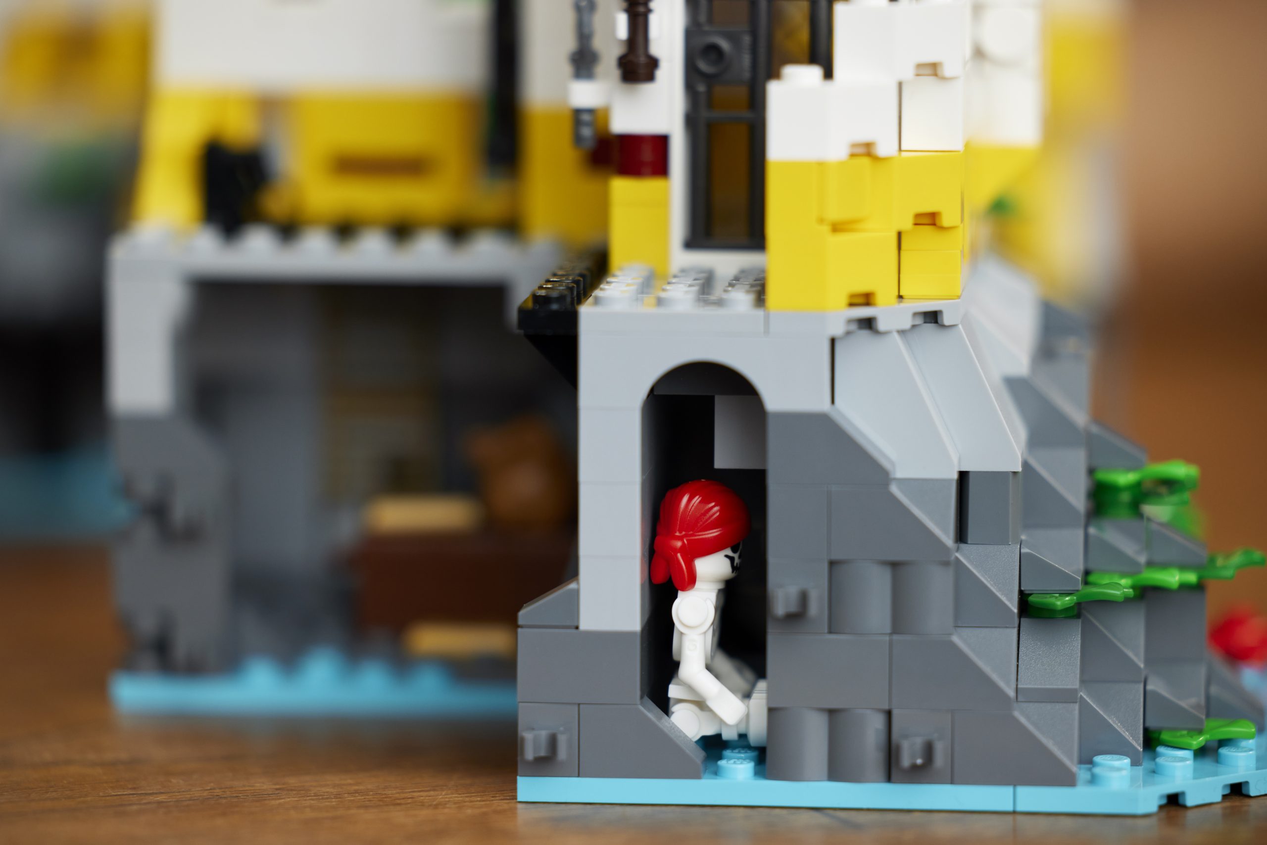 LEGO Icons 10320 Eldorado Fortress Lifestyle 04 scaled