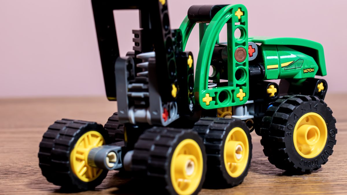 LEGO Technic 42218 John Deere 1470H Wheeled Harvester 3 1200x675