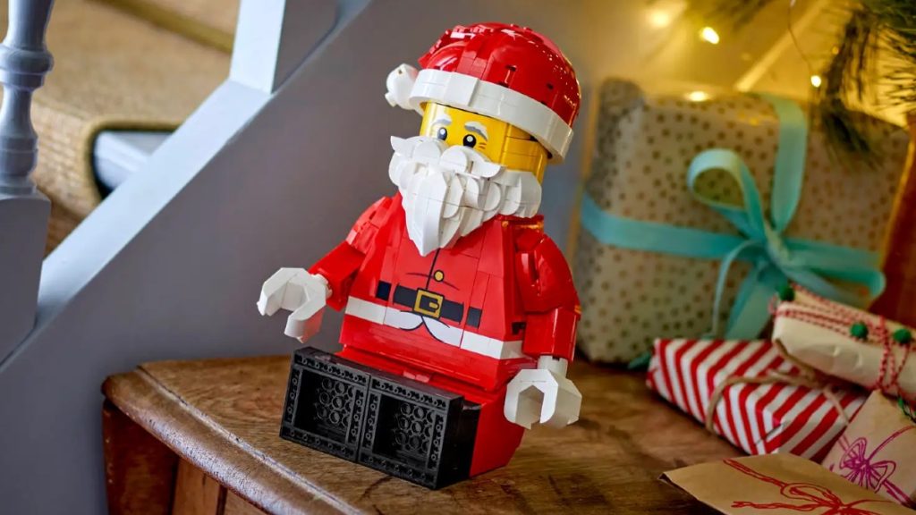 LEGO 40820 Up Scaled Santa Minifigure featured 1024x576