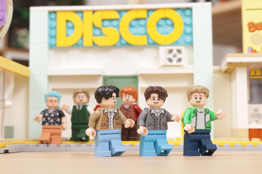 LEGO Ideas 21339 BTS Dynamite Bangtan Boys Jin Suga j hope RM Jimin V Jung Kook review 36 1024x683
