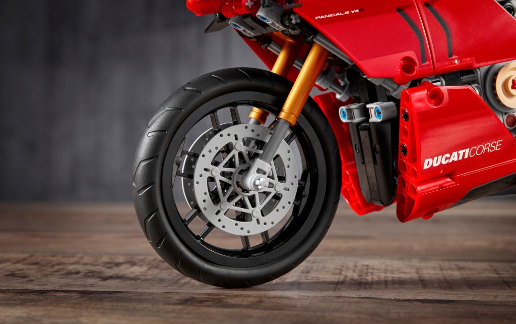 LEGO Technic 42107 Ducati Panigale V4 R 5