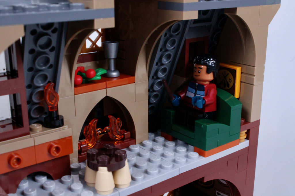 LEGO Harry Potter 76388 Hogsmeade Village Visit review 15