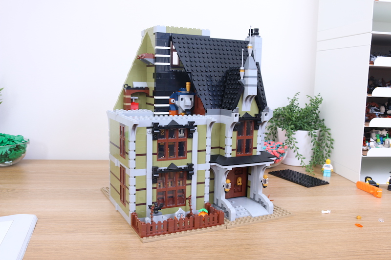 LEGO Fairground Collection 10273 Haunted House review 12