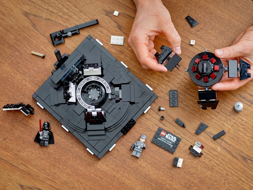 LEGO Star Wars 75296 Darth Vader Meditation Chamber 6