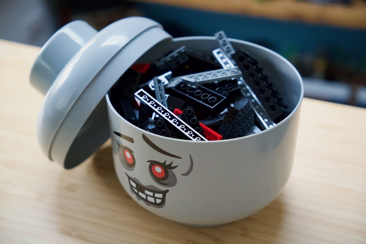 LEGO 5009862 Zombie Storage Head – Small review 4 1200x800