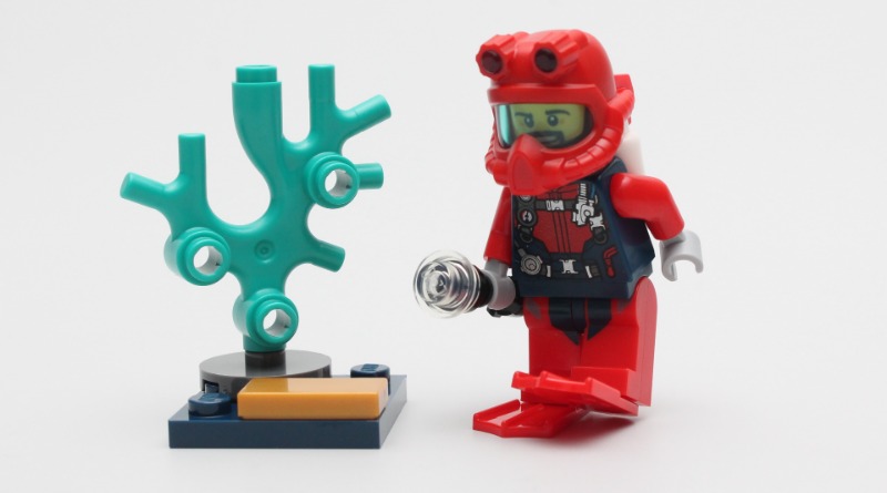 Closer look at the LEGO CITY magazine's deep sea diver minifigure