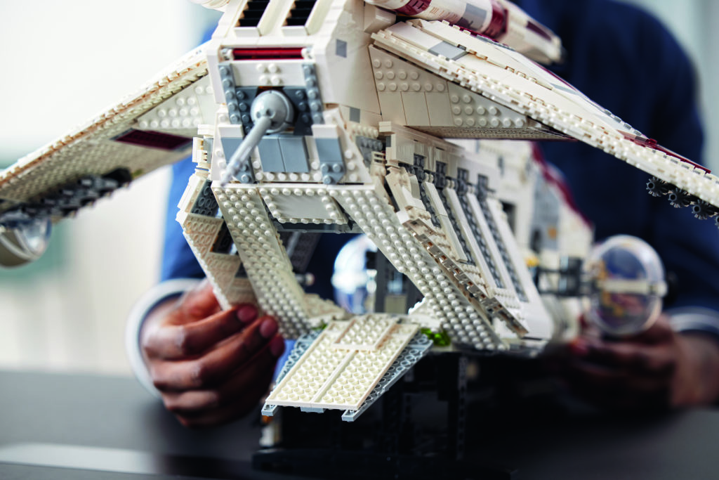 LEGO Star Wars 75309 Republic Gunship 18