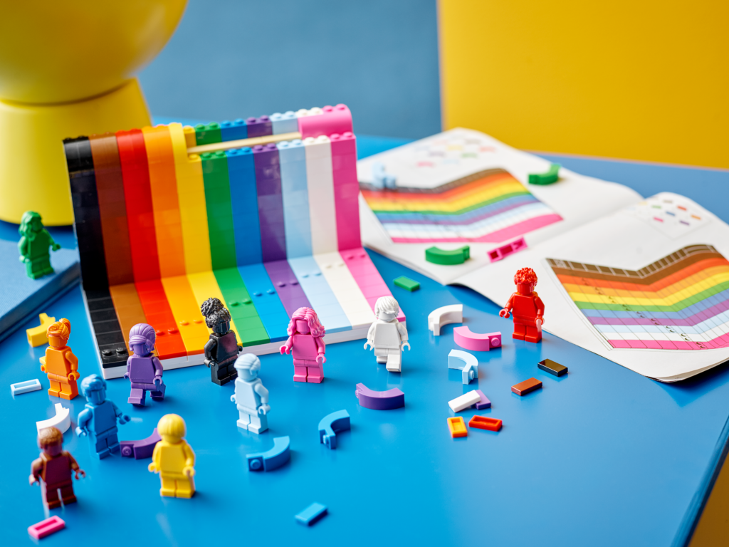LEGO 40516 Everyone is Awesome 15
