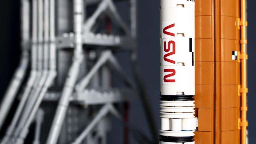 LEGO 10341 NASA Artemis Space Launch System 7 1024x576
