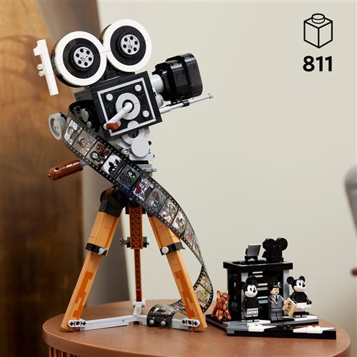 LEGO Disney 43230 A Homage to Walt Disney 03