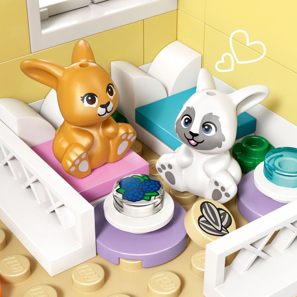 LEGO Friends 42679 Heartlake City Bunny Hotel 10