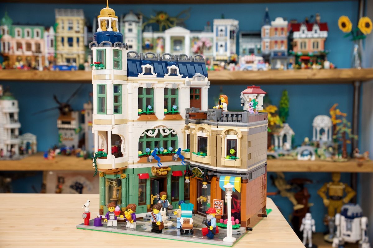 LEGO Icons 11371 Shopping Street review 2 1200x800