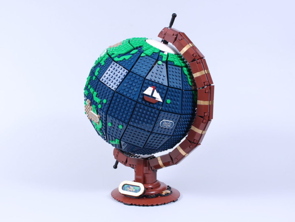 LEGO Ideas 21332 The Globe review 3 1024x772