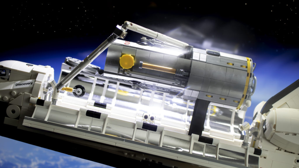 Lego Creator Expert 10283 NASA Space Shuttle Discovery featured 6
