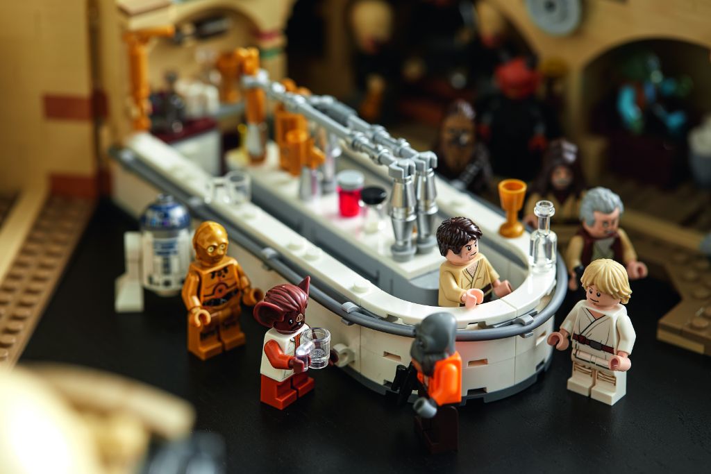 LEGO Star Wars 75290 Mos Eisley Cantina 20